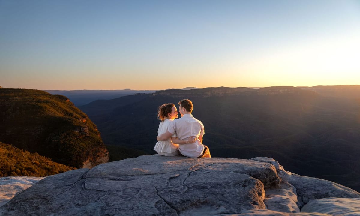 A couple silhouetted against the sunset at Lincoln's Rock, Wentworth Falls