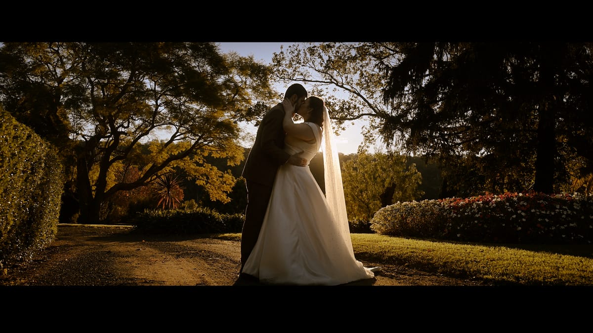 Glenleigh garden kiss — photographed at Glenleigh Estate, Penrith